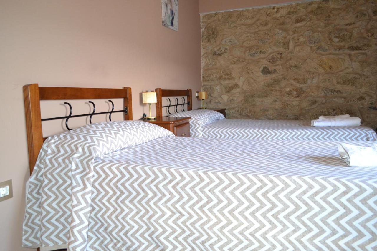 Hotel Rural Val Dos Pigarros Lubian ภายนอก รูปภาพ
