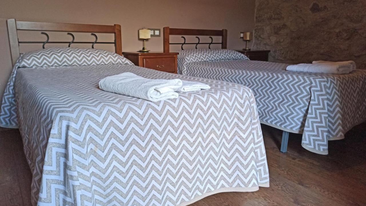 Hotel Rural Val Dos Pigarros Lubian ภายนอก รูปภาพ