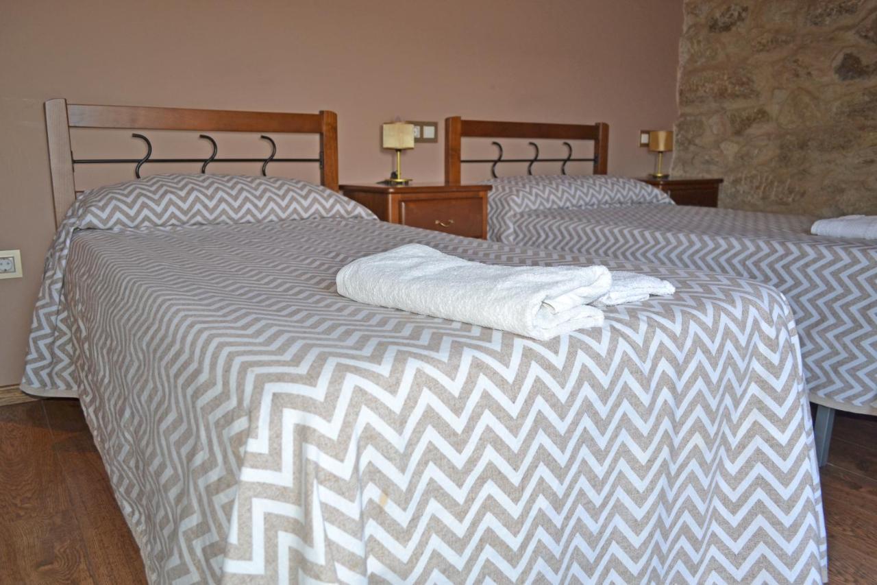 Hotel Rural Val Dos Pigarros Lubian ภายนอก รูปภาพ