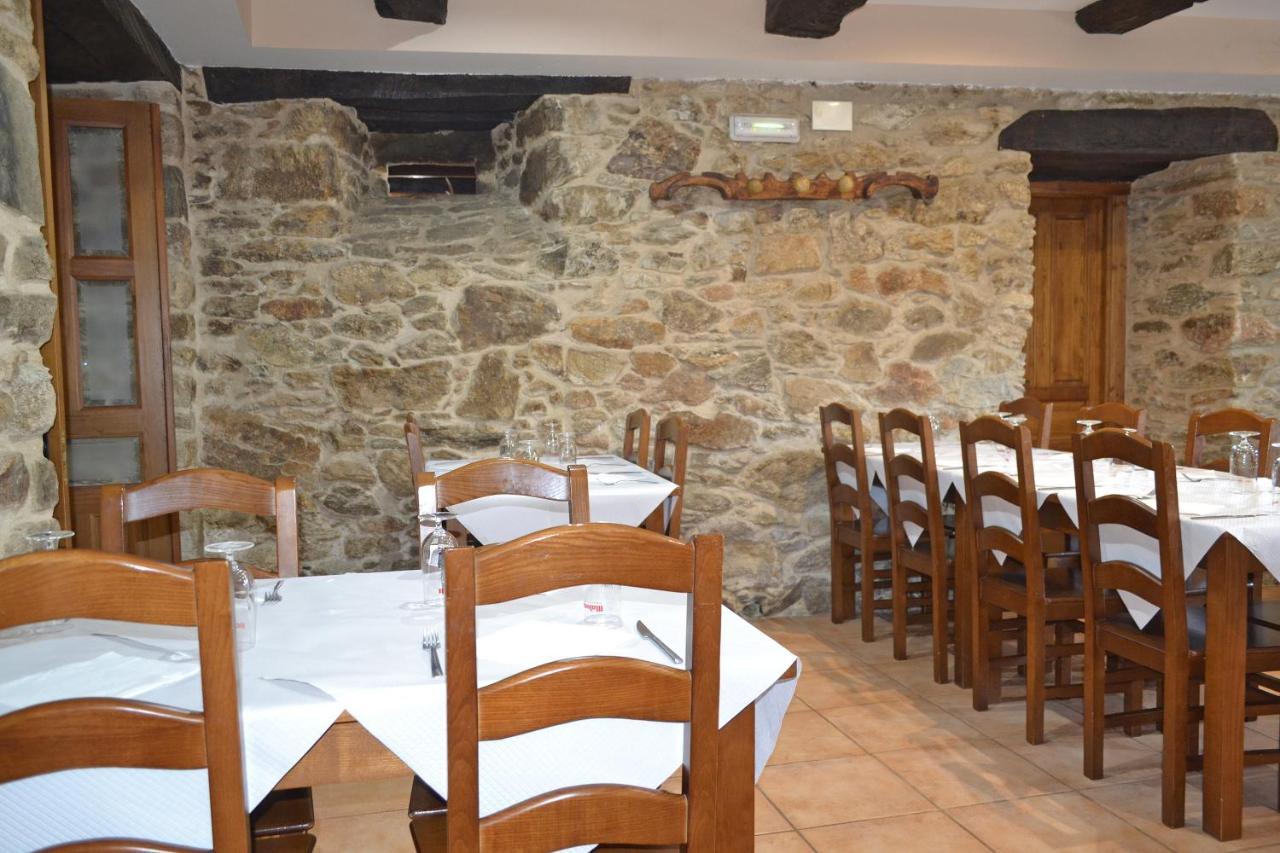 Hotel Rural Val Dos Pigarros Lubian ภายนอก รูปภาพ
